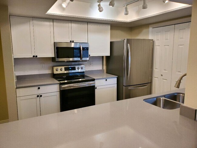 Building Photo - 5482 S Springtree Ln