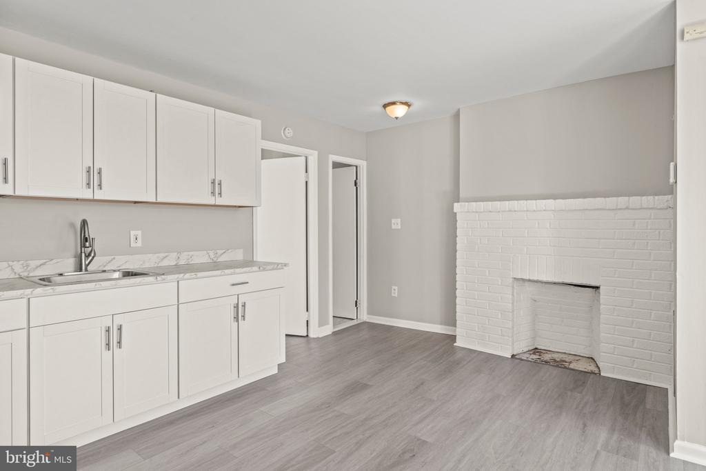 Primary Photo - 1004-6 S 52nd St