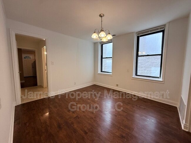 Building Photo - 835 N Paulina St