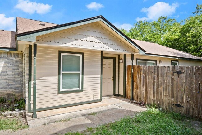 Building Photo - 13309 Saddlebrook Trail