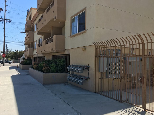 Foto del edificio - 11835 Vanowen St