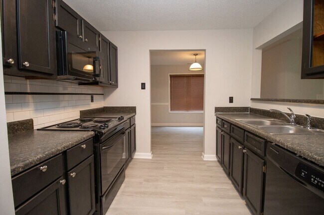 Building Photo - Charming 2-Bedroom, 2-Bath Home in Village...