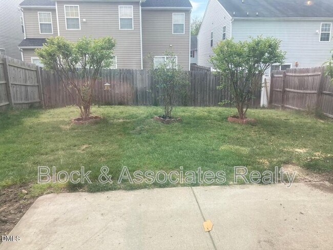 Foto del edificio - 4457 Snowcrest Ln