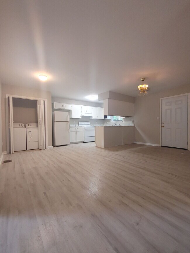 Foto del edificio - Spacious 2 Bedroom/2 Bath