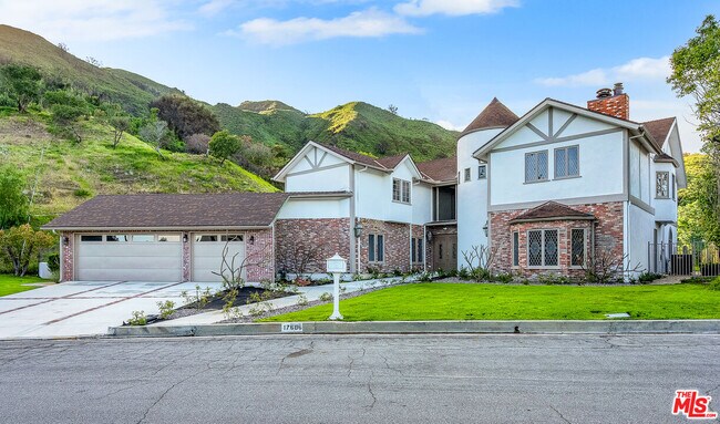 Building Photo - 17606 Camino De Yatasto