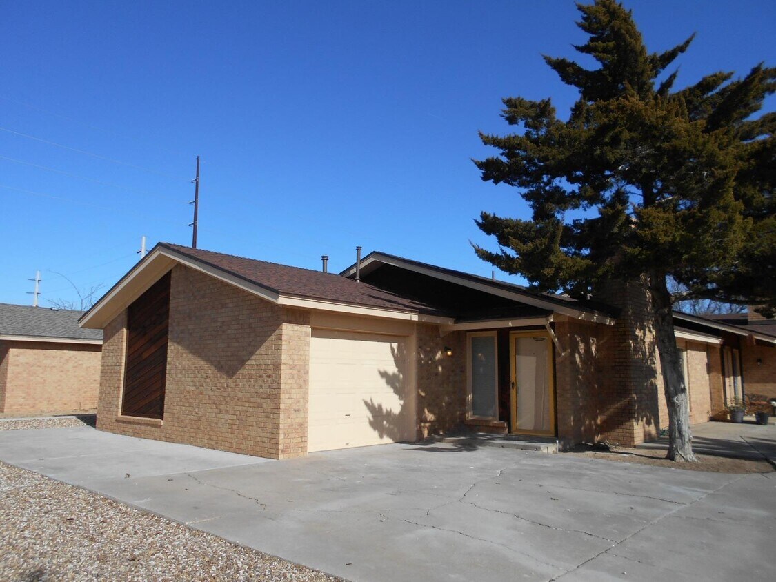 Foto principal - 7405 Utica Ave