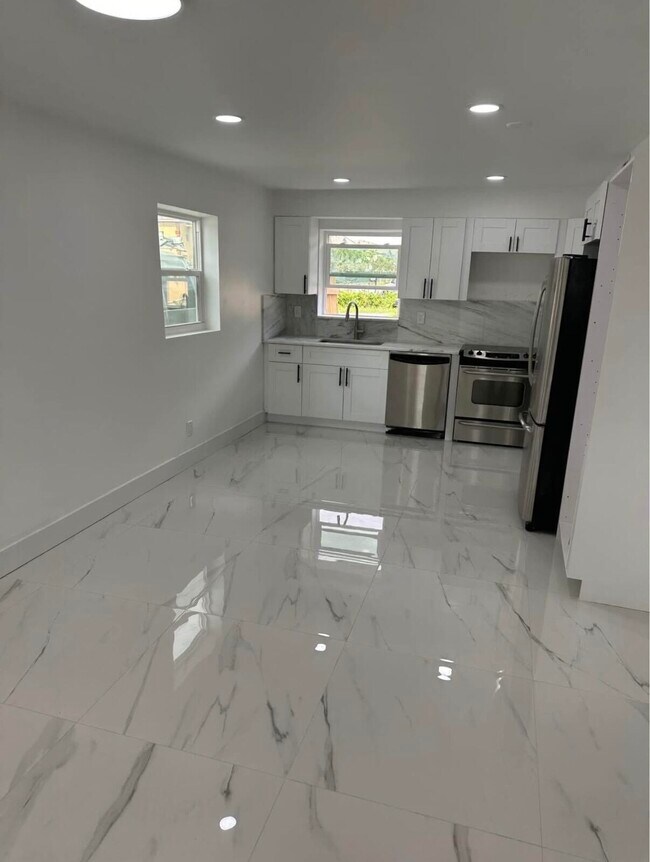 Foto del edificio - 700 NW 3rd Ave