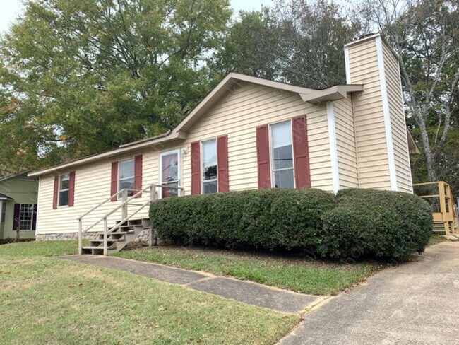 Building Photo - 3 beds 1 baths Pet Friendly (1 pet max)