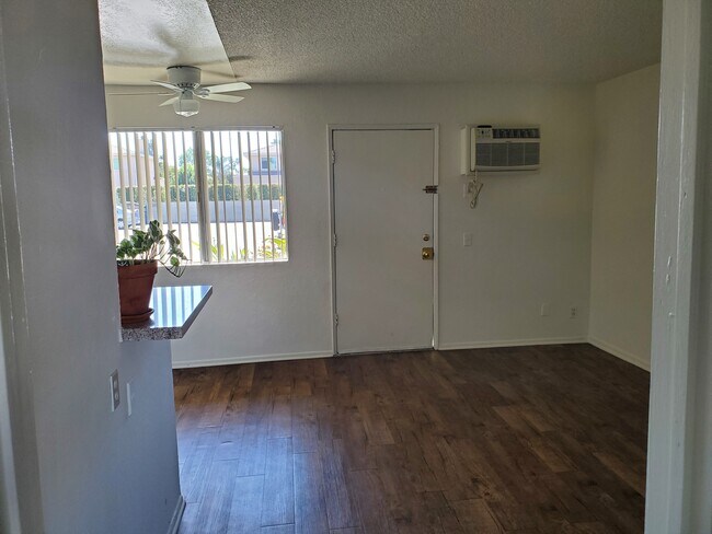 Foto del edificio - 15950 Vanowen St
