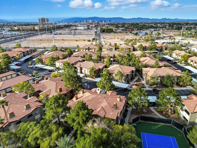 Foto del edificio - Upgraded 1 Bedroom Condo in Gated Communit...