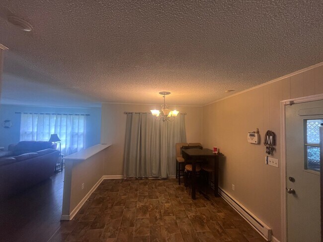 Foto del edificio - 100 Douglas Dr