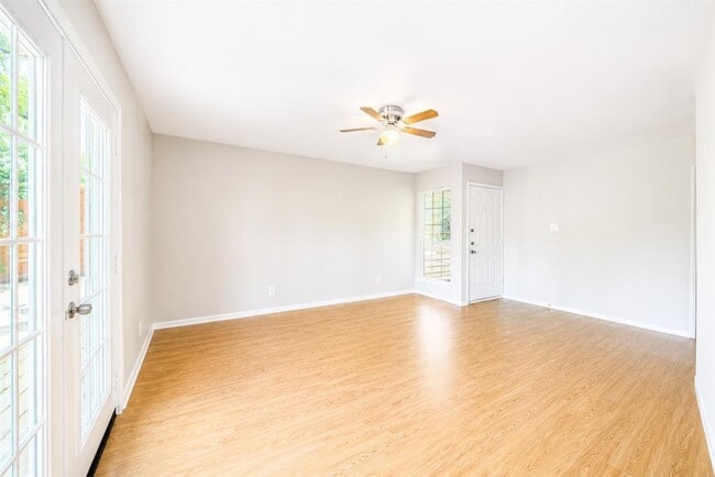 Foto del edificio - 2902 Northeast Dr