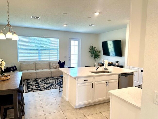 Building Photo - Townhome for rent with garage in Champions...