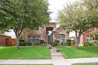 Building Photo - 2032 Camelot Dr