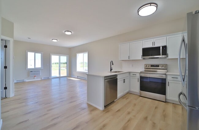 Building Photo - 781 Palomino Ave W