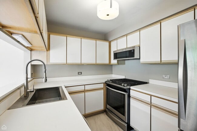 Building Photo - 691 Savannah Ln