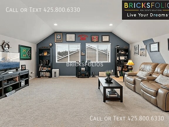 Building Photo - Modern Comfort Awaits You in This Puyallup...