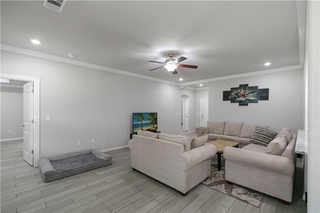 Building Photo - Great home perfect for backyard entertaining