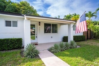 Building Photo - 9841 Dominican Dr