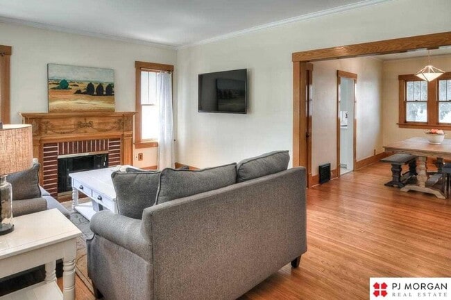 Building Photo - 810 S 58th St