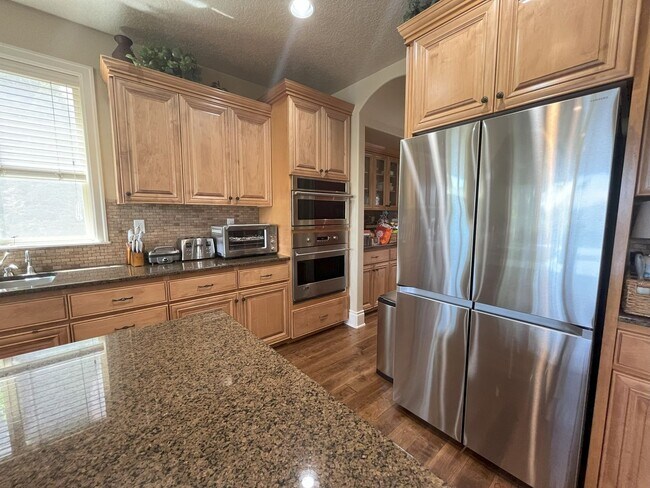 Foto del edificio - Stunning 4,593 SqFt Retreat with Dual Fire...