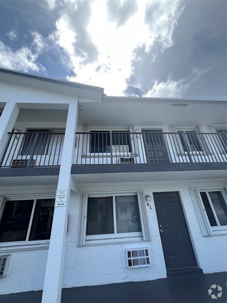 Building Photo - 1818 E Oakland Park Blvd