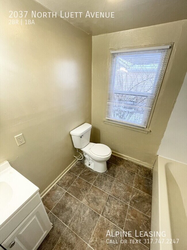 Foto del edificio - 2037 N Luett Ave