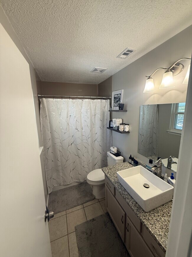 Foto del edificio - 223 Karen Ct