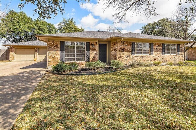 Building Photo - 3505 Tanglewood Dr
