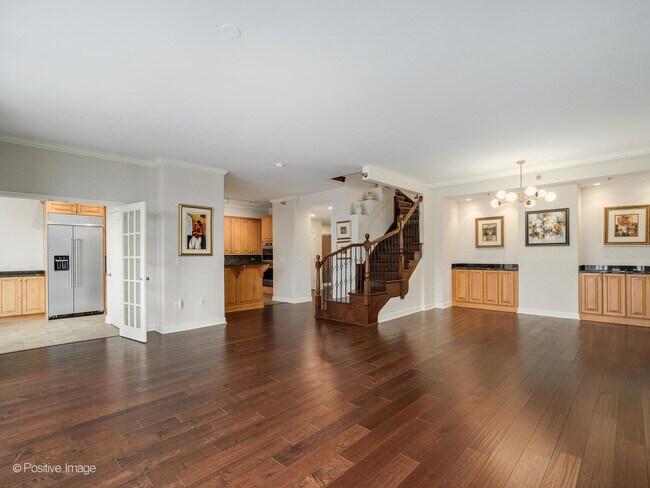 Building Photo - 1335 S Prairie Ave