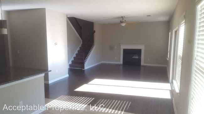 Building Photo - 4 br, 2.5 bath House - 7305 Sorrel Dr