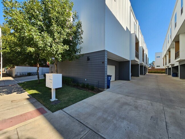 Foto del edificio - Minutes from Downtown, Uptown, Henderson, ...