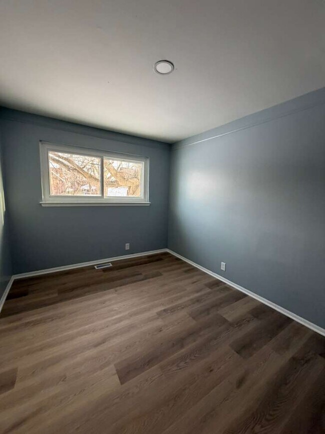 Building Photo - 11454 Sanford Ave