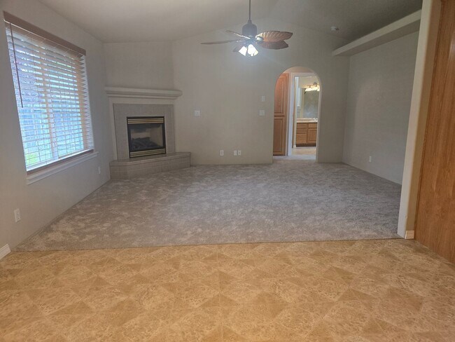 Foto del edificio - 3 bed 2 bath  Home for Rent in Grants Pass