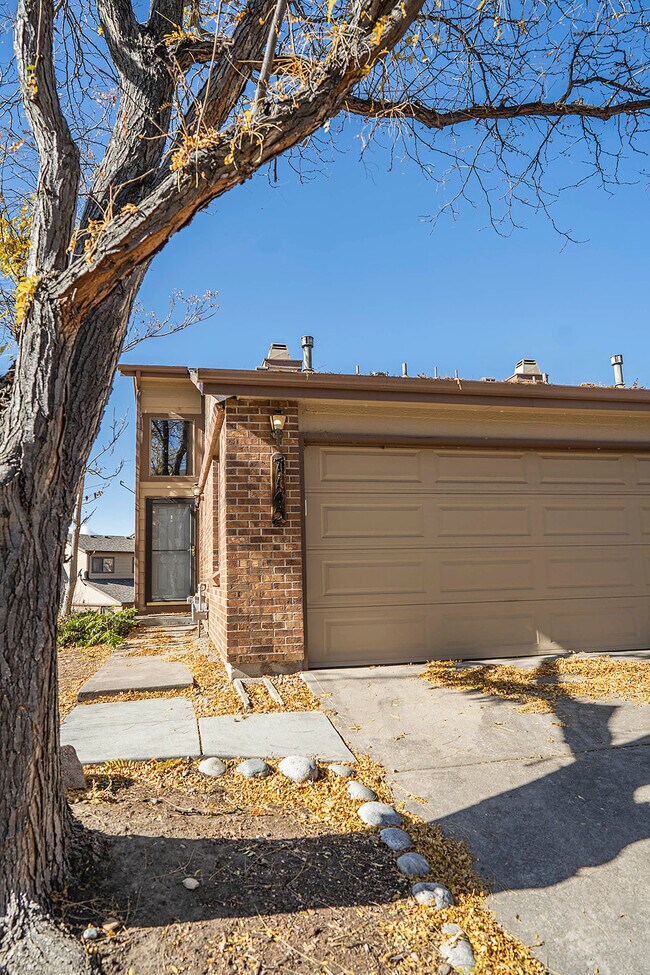 7145 E Dry Creek Cir, Centennial, CO 80112 Townhome Rentals in