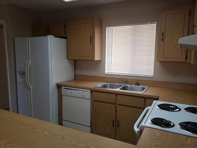 Building Photo - 2 Collingwood Ln