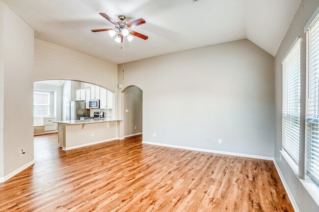 Building Photo - 4810 Bay Vista Dr