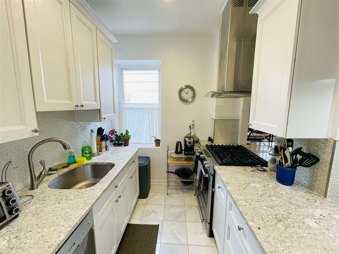 101 73rd St Unit 12, North Bergen, NJ 07047 Condo for Rent in North