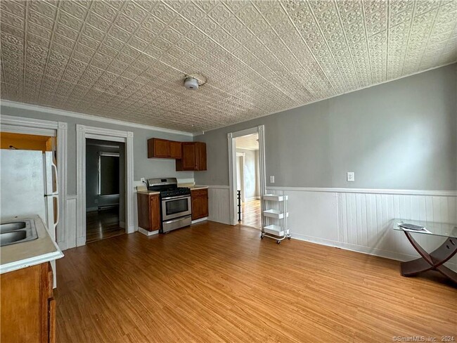 Building Photo - 120 Southview St