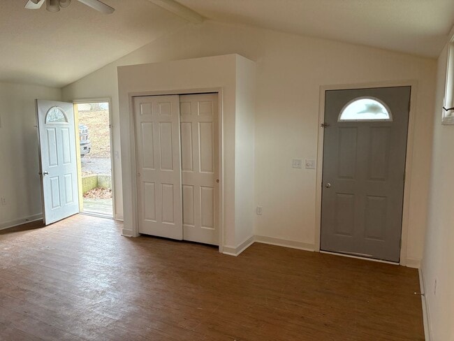 Building Photo - 1 Bedroom Efficiency on Wawasee - Year Round Rental!