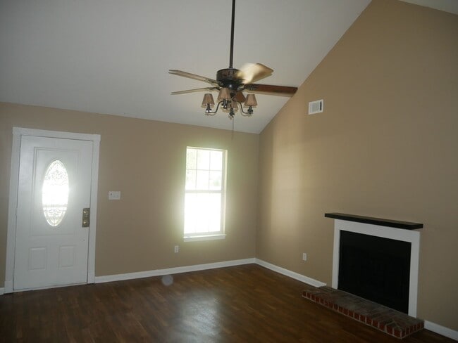 Building Photo - 5697 Shannon Dr