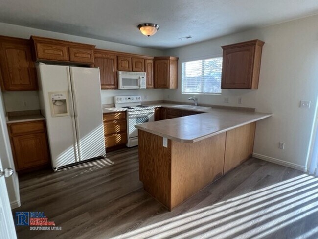 Building Photo - Skyhawk Townhome