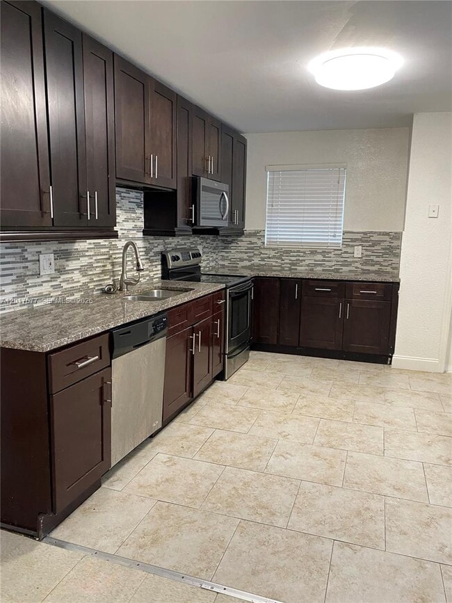 Foto del edificio - 18140 NW 18th Ave