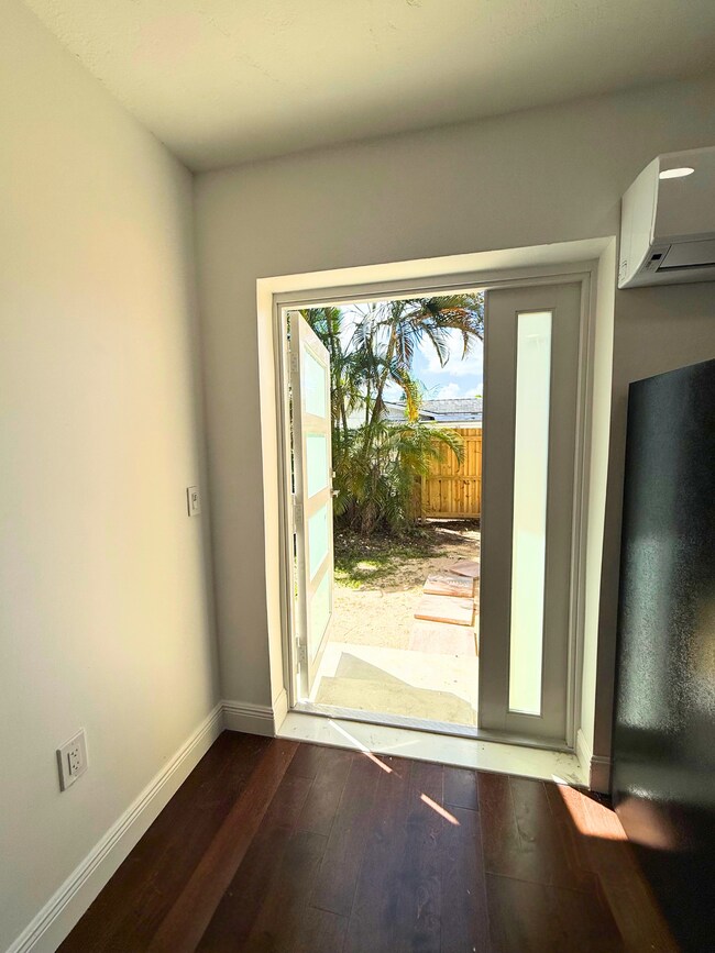 Puerta principal - 13901 SW 92nd Ave