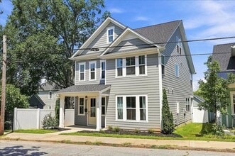 Building Photo - 206 Woodward St