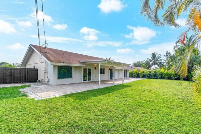 Building Photo - 4593 Ellwood Dr