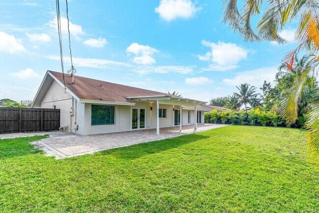 Foto del edificio - 4593 Ellwood Dr