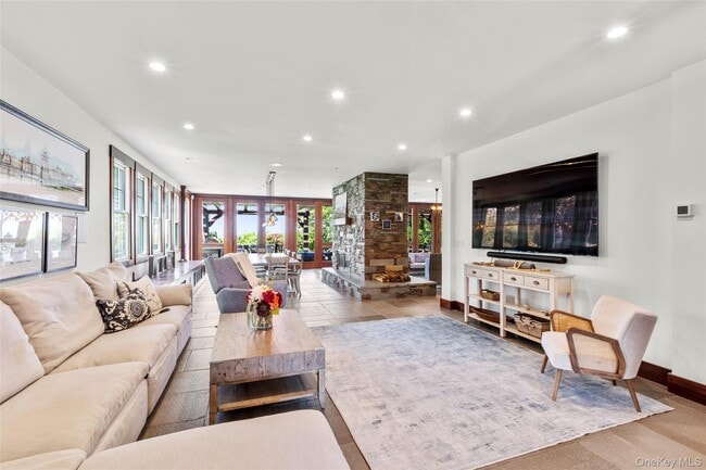 Building Photo - 16 Old Field Woods Rd