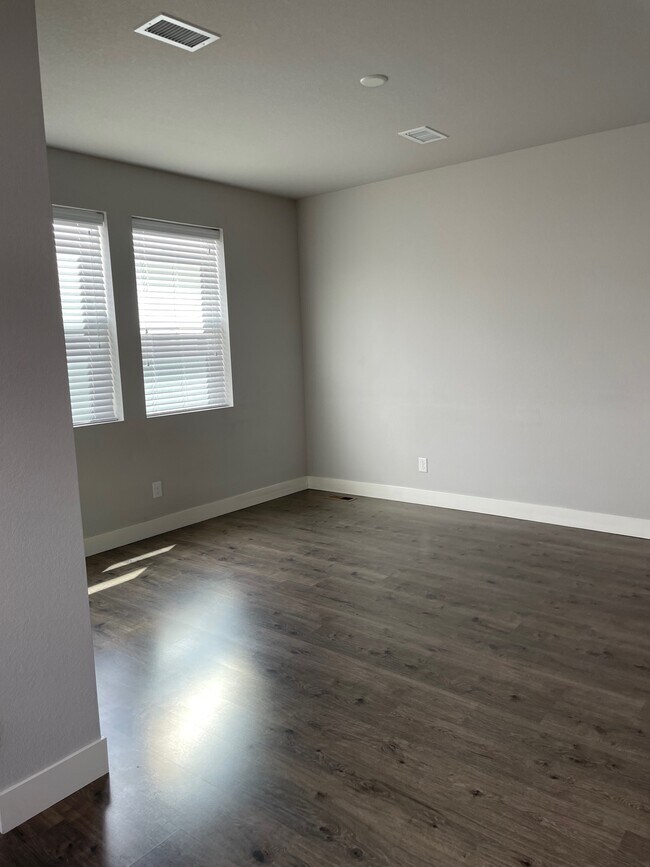 Building Photo - 16069 E Elk Dr