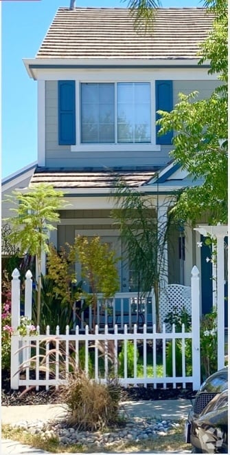 French door entrance - 372 Chaucer Dr